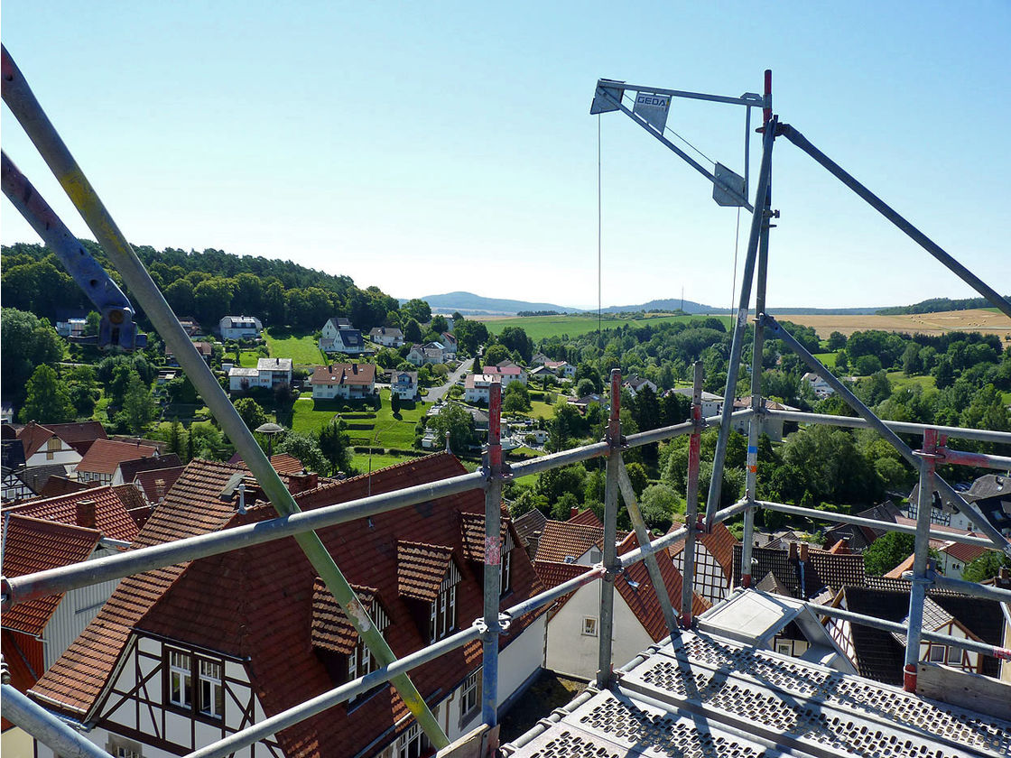 Auf dem Gerüst (Foto: Karl-Franz Thiede)